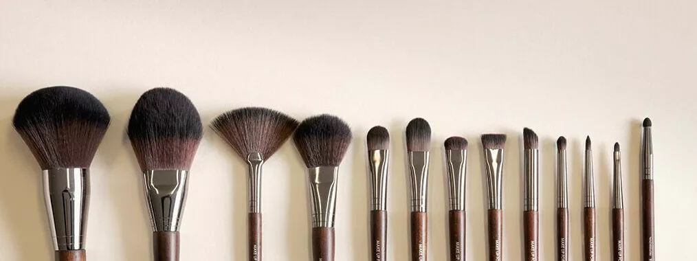 Display of tailor-made cosmetic brushes designed to meet specific professional needs