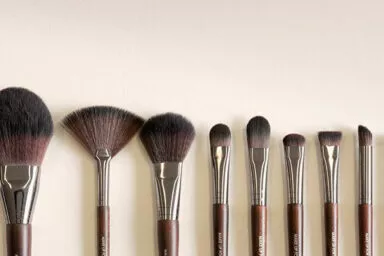 Display of tailor-made cosmetic brushes designed to meet specific professional needs